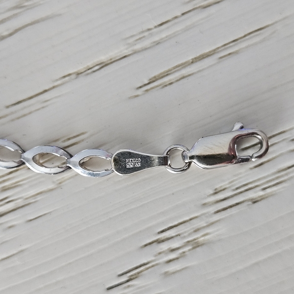 14k white gold  diamond heart bracelet - Picture 6 of 8